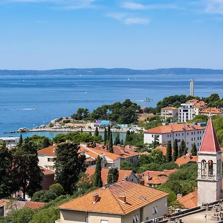 Charming Πανσιόν Σπλιτ